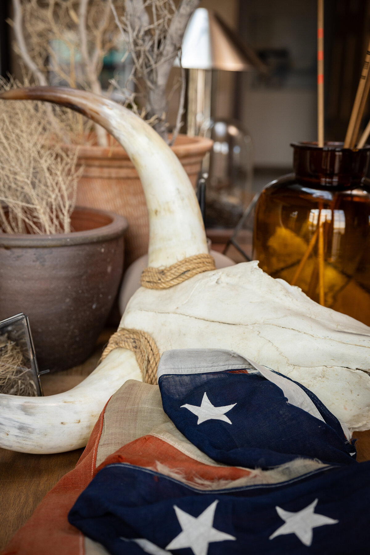 21_MAINHOUSE_detail_flag