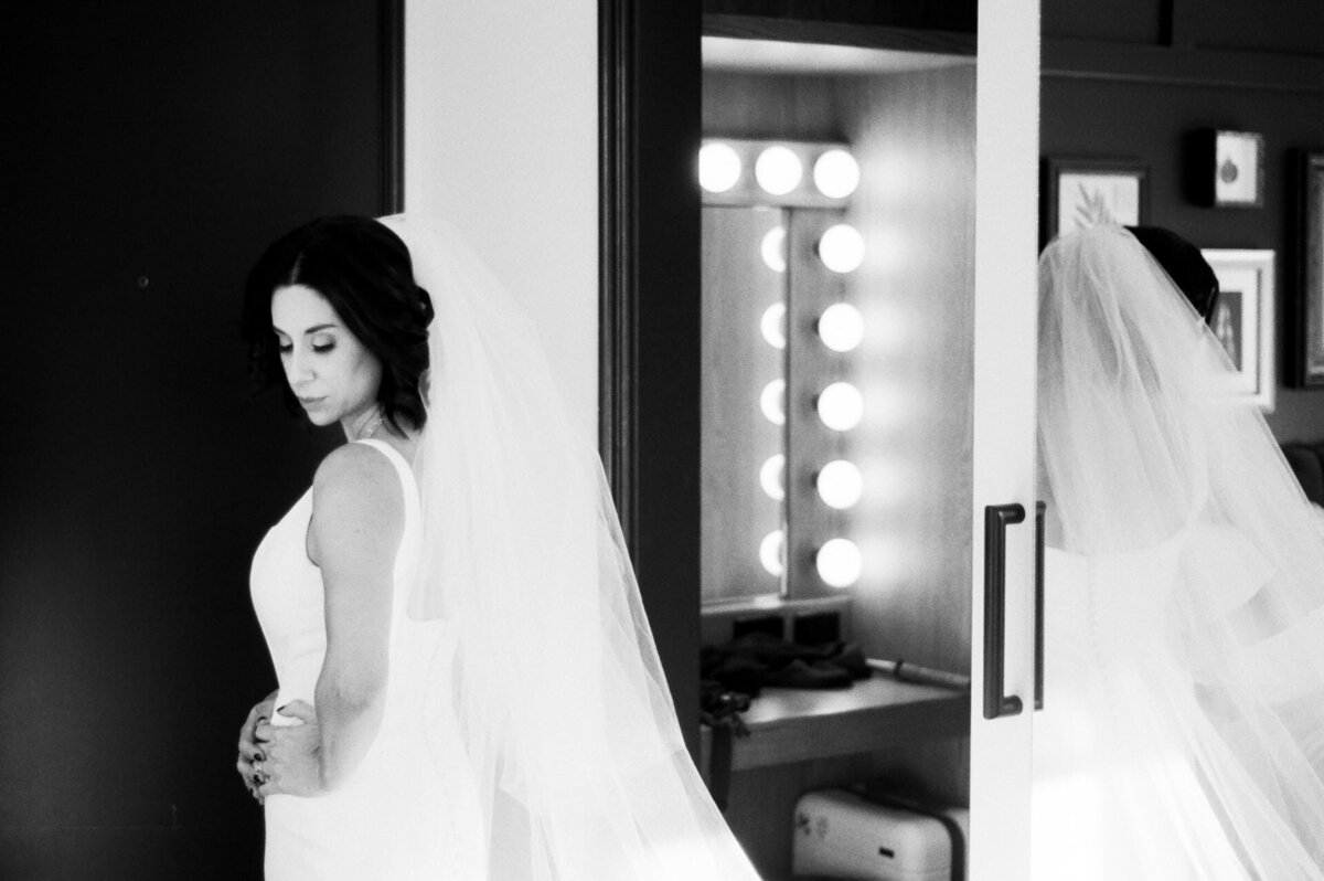 bride getting ready photos