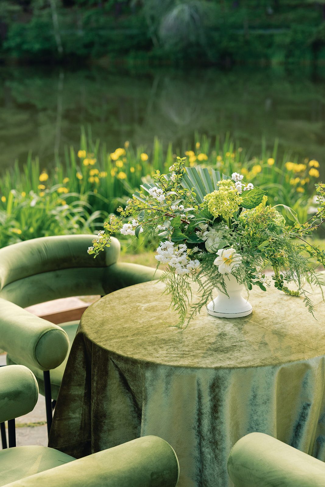 green-velvet-event-tablescape-