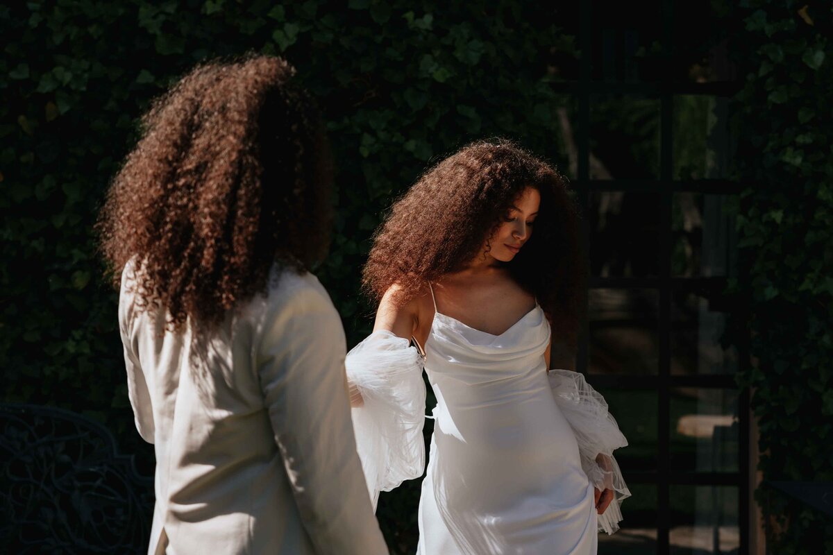 Spontane en elegante trouwfoto’s vastgelegd door trouwfotograaf Melissa Boer. Professionele bruidsfotografie voor tijdloze herinneringen gefotografeerd in Italië, Puglia.