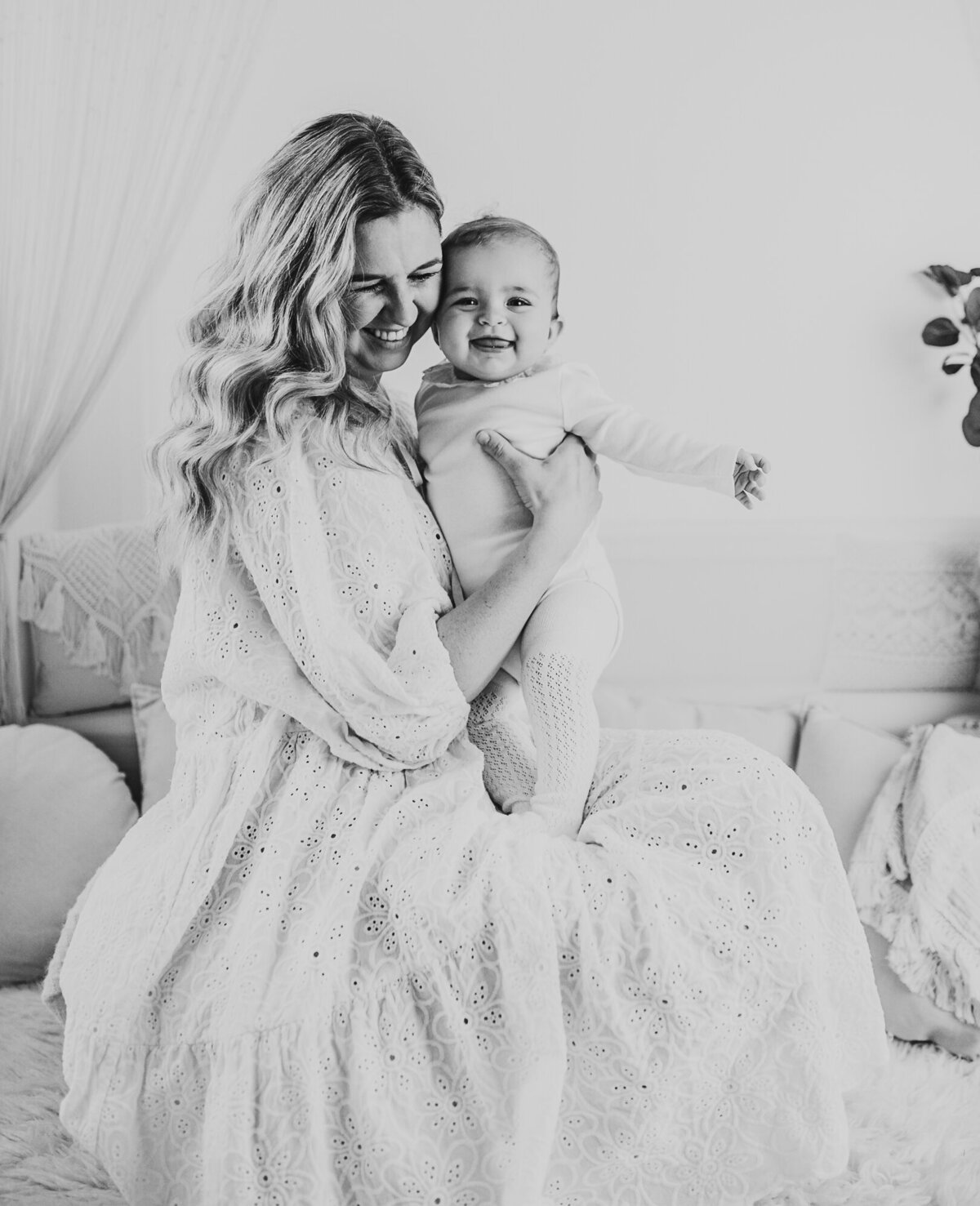 beautiful mum and baby photographer Perth session, embracing and loving each other | gracie and the Wren