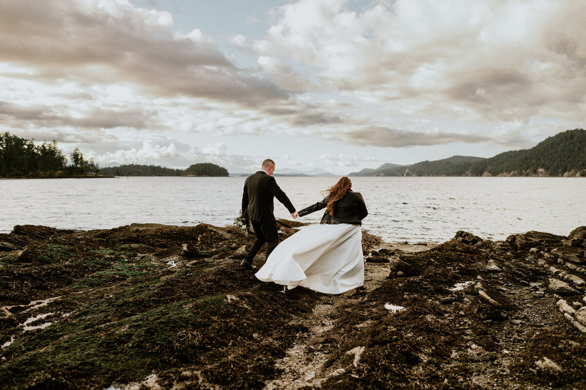 Maggie_and_Phil_Bodega_Ridge_Winter_Elopement-1202