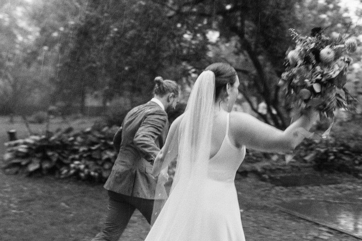 Rainy wedding day at outling lodge in stillwater minnesota  (11)