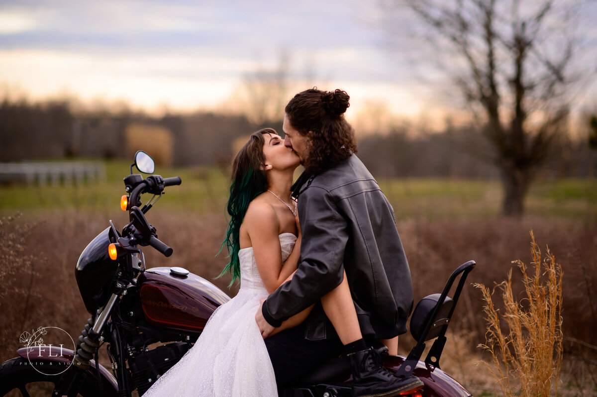 emmett ridge wedding photographer cincinnati venue motorcycle couple 201