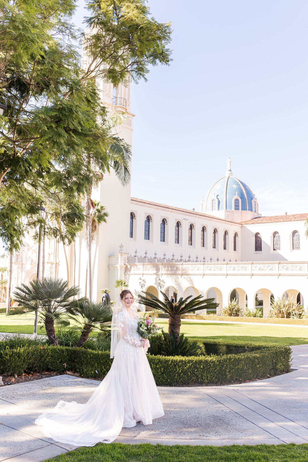 bride-in-front-of-the-immaculata