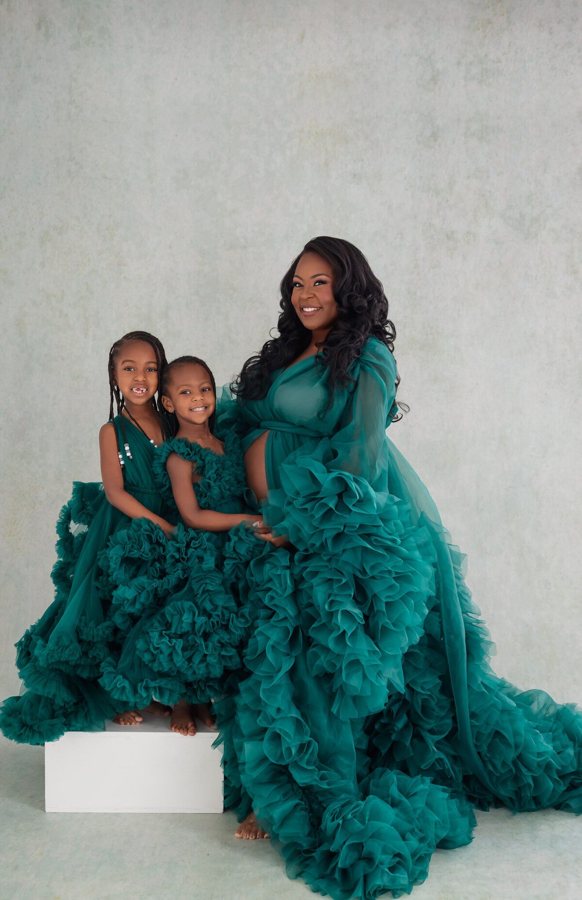 orlando's top maternity photographer with a photo of daughters and mom