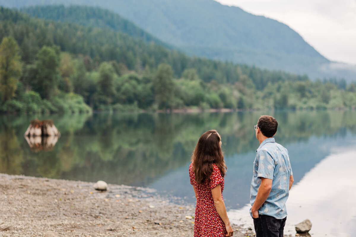 Rattlesnake-Lake-Engagement-Photos-9