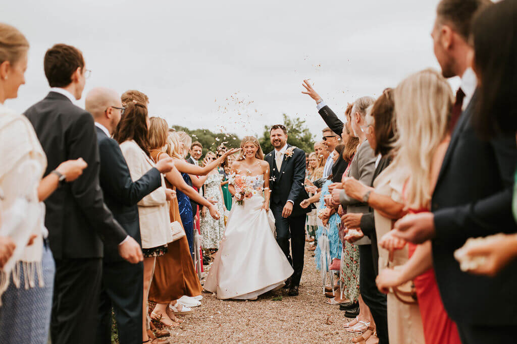 Issy-and-Bella-Floral-Design-Wedding-Florist-Herefordshire-Broadfield-Court-j&N72
