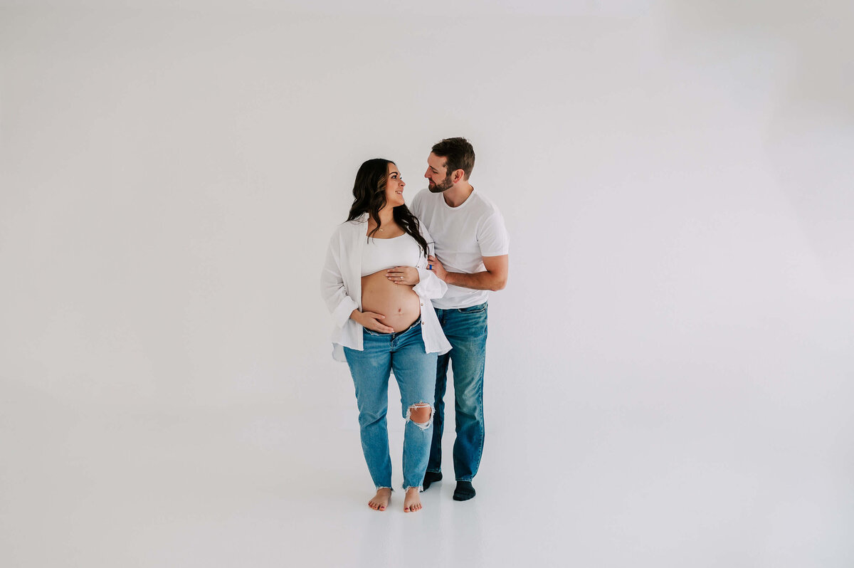 Joplin Mo maternity photographer captures pregnant couple laughing with each other