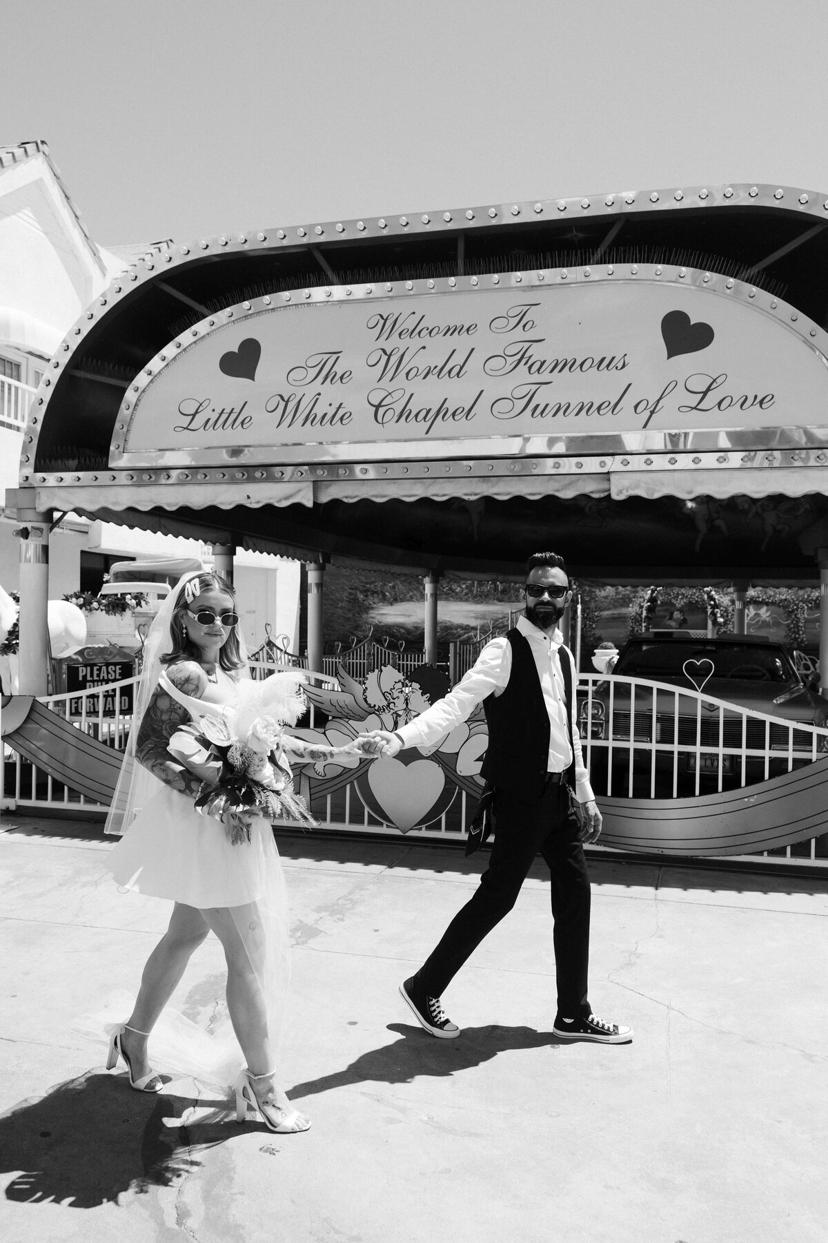 40_riskyexposure_sasha-andy_las-vegas-elopement-photography