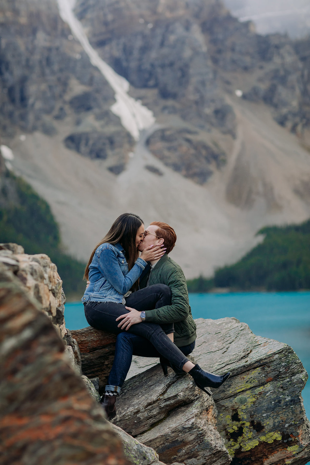 casual morain e lake couples engagement photography