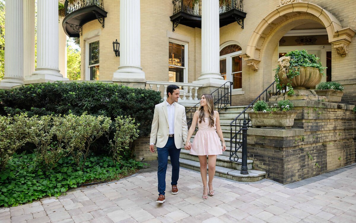 Engagement pictures in Savannah, GA | South Florida Engagement Photographer