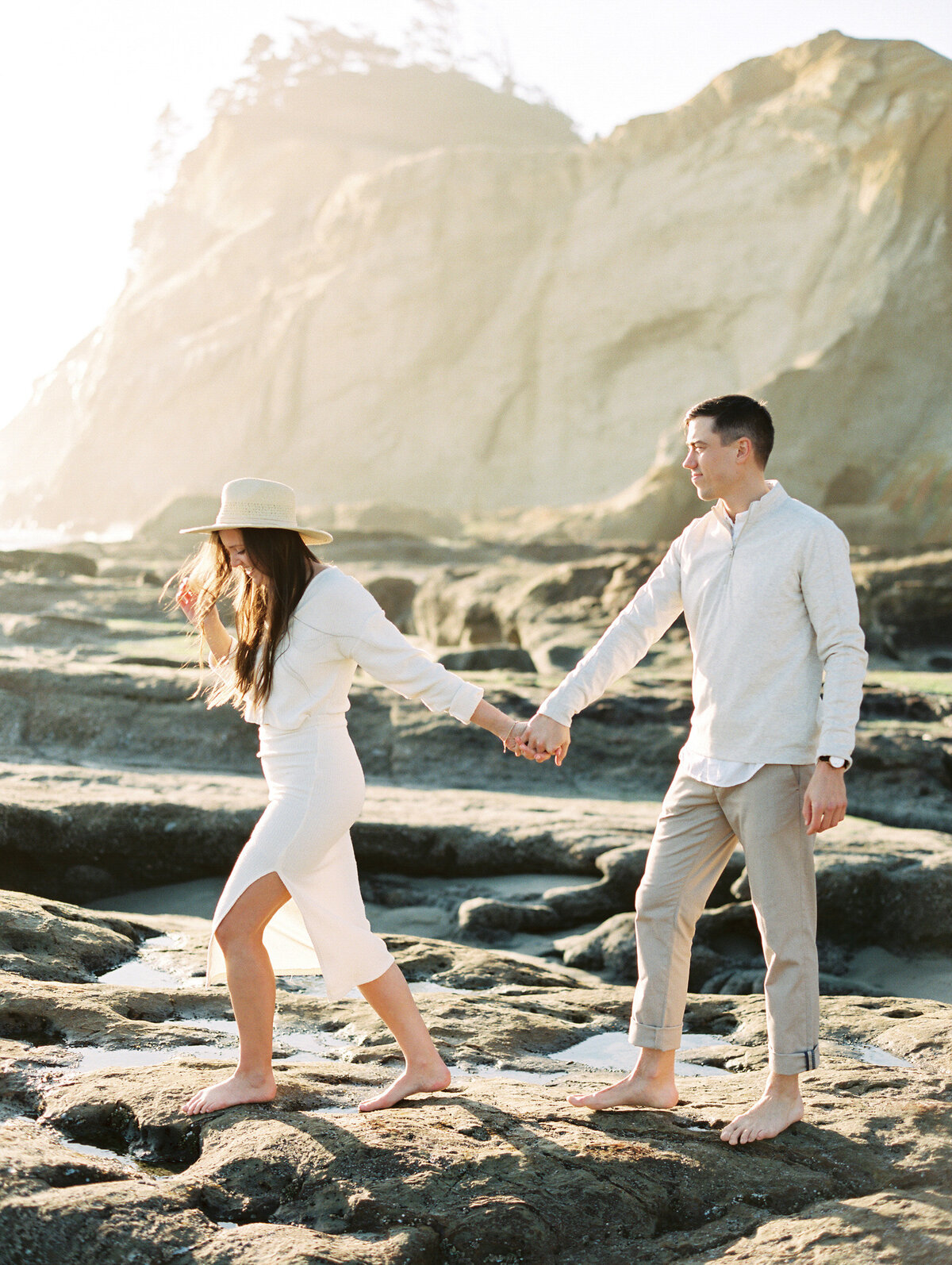 oregon-coast-engagement-photo-session-by-the-tenneys-photographers-01