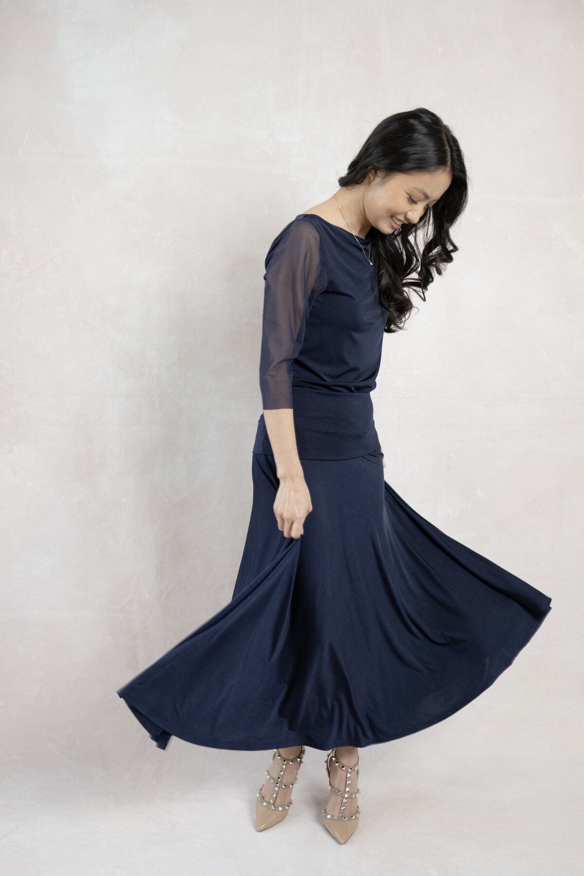 22001_L&B2_LEESA MULHALL_LE NAVY SKIRT-8_WEB_08