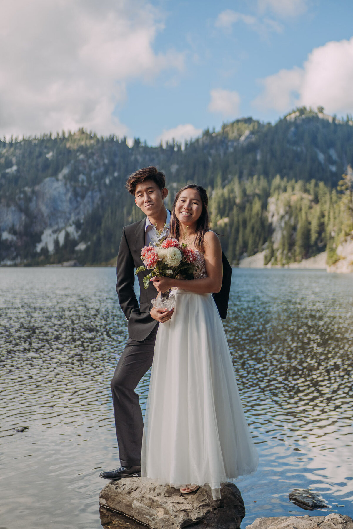 Joyce Li Photography Destination Wedding Elopement Engagement Lifestyle Portrait Photographer West Coast Seattle Washington California snowlakeengagement-6