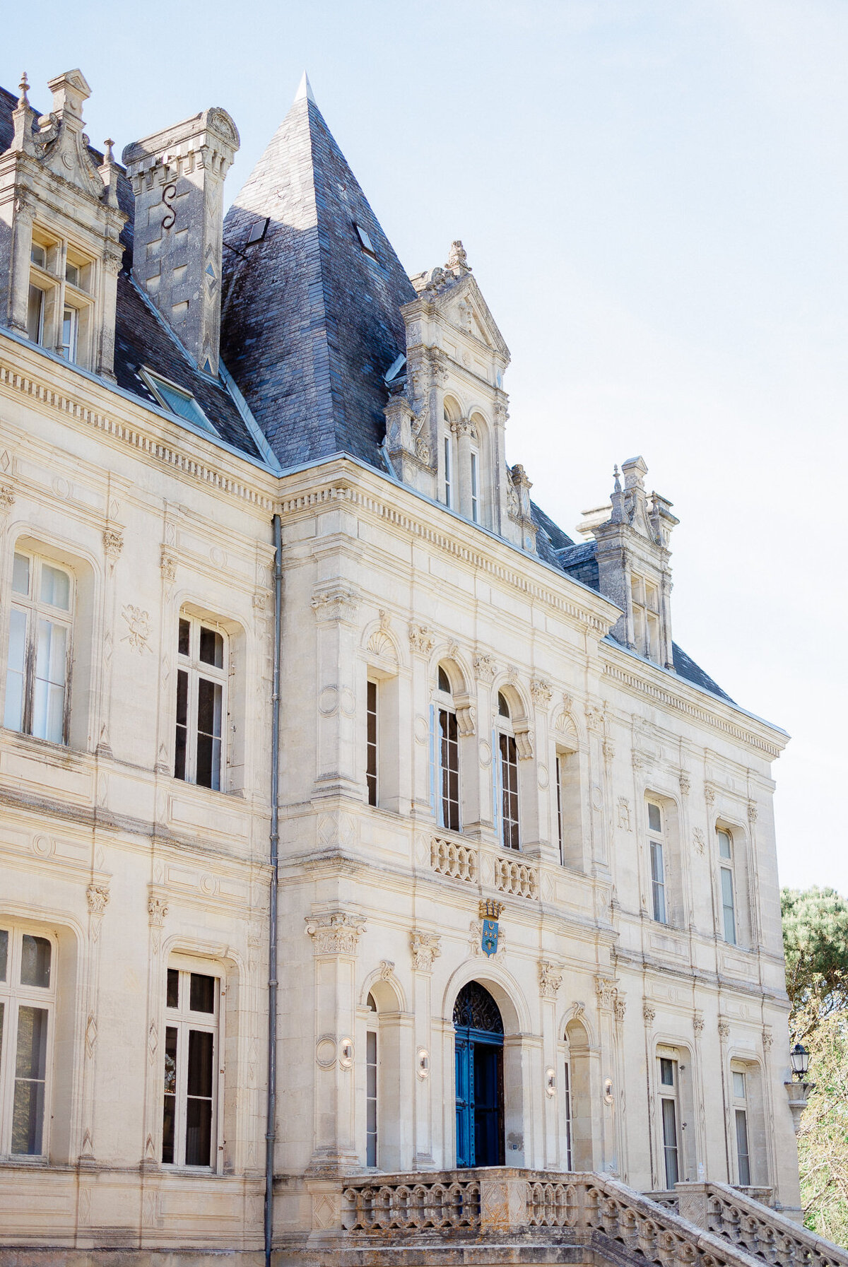 Modern_Chic_Chateau_Valouze_Destination_Wedding_Photographer-51