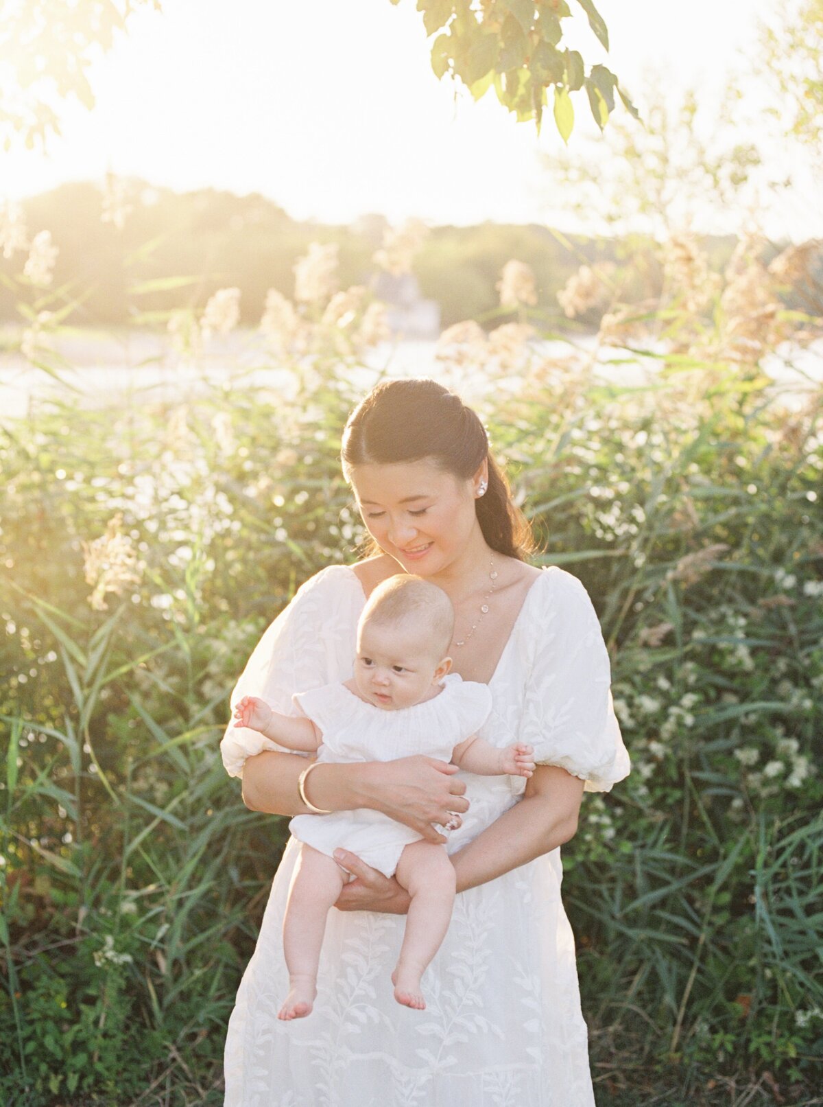 northern virginia baby milestone photographer family photo garden