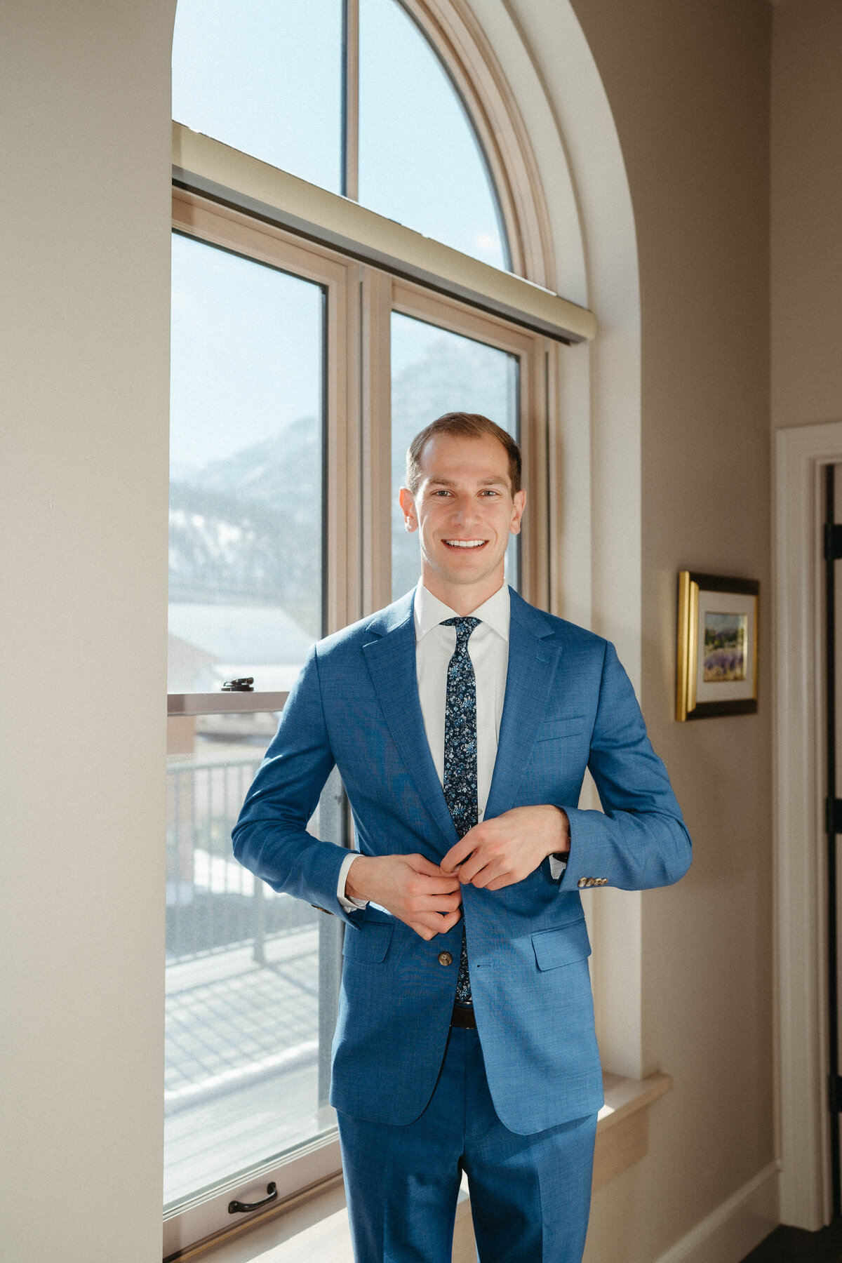 Sam-Murch-Photography-Ouray-Winter-Elopement-with-dog-23