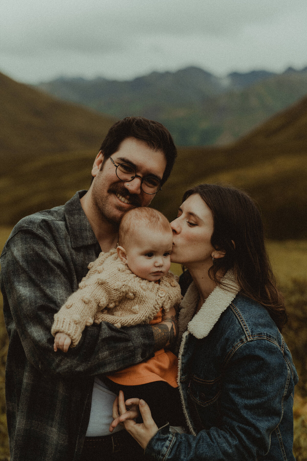 outdoor family photos in alaska