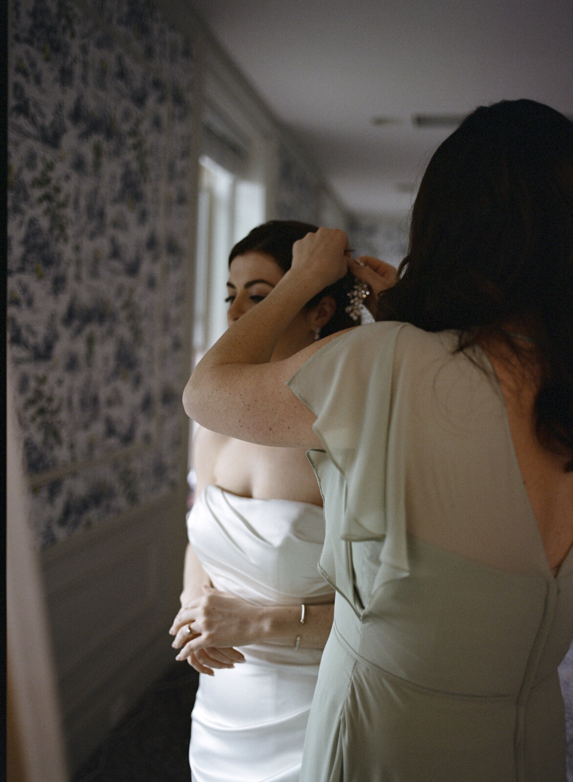 tarrytown-house-estate-on-the-hudson-film-wedding-photographer-nyc-122