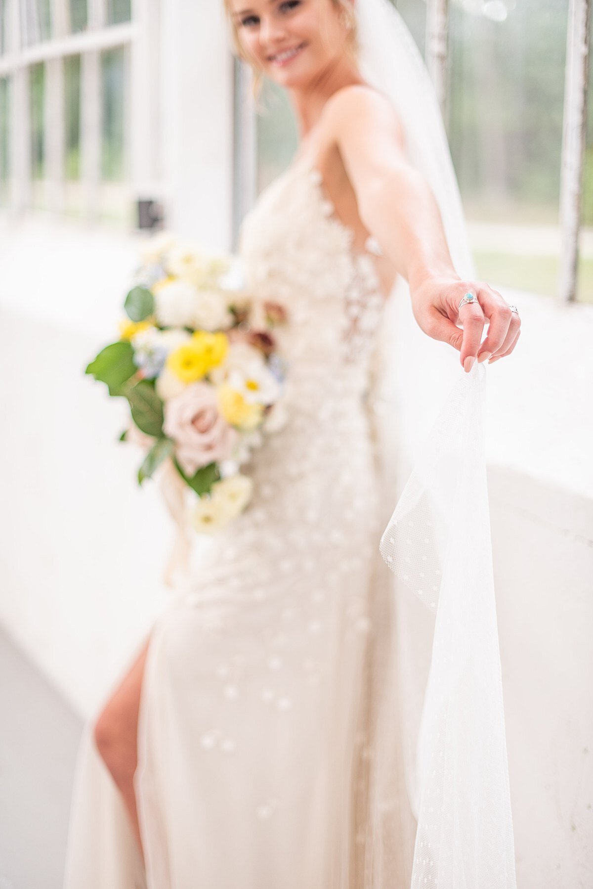 bride-veil-bouquet-white-yellow-greenville-sc-nc