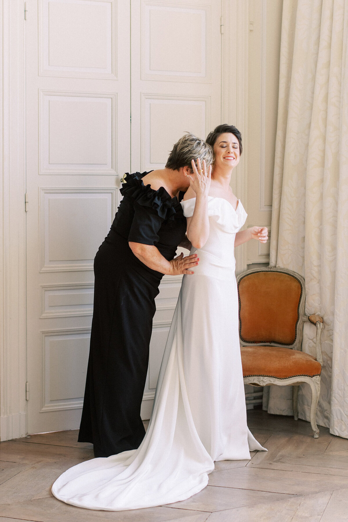 Maïlys Fortune Photography Husband Wife Wedding Weddings Photography France Switzerland Italy Timeless Dreamy Imagery Bilingual French English Destination Weddings Destination Wedding Provence French Riviera Paris Lake Como Tuscany63
