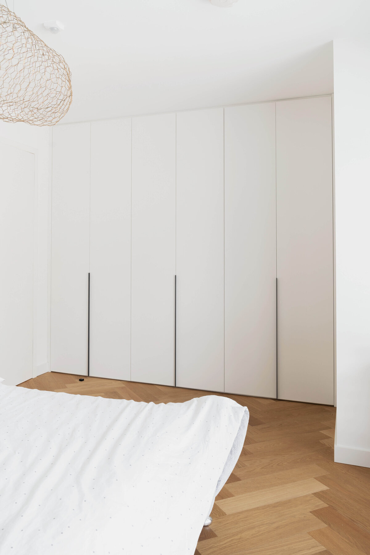 startseite-adam-innenausbau -moderner-kleiderschrank