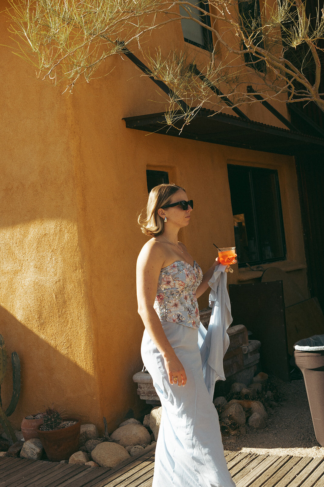 Faye-Fern-Creative-GoldenVibesPhoto-Sacred-Sands-Joshua-Tree-Wedding-Richie-James-Clara-Critchfield-Cocktail-Hour-19