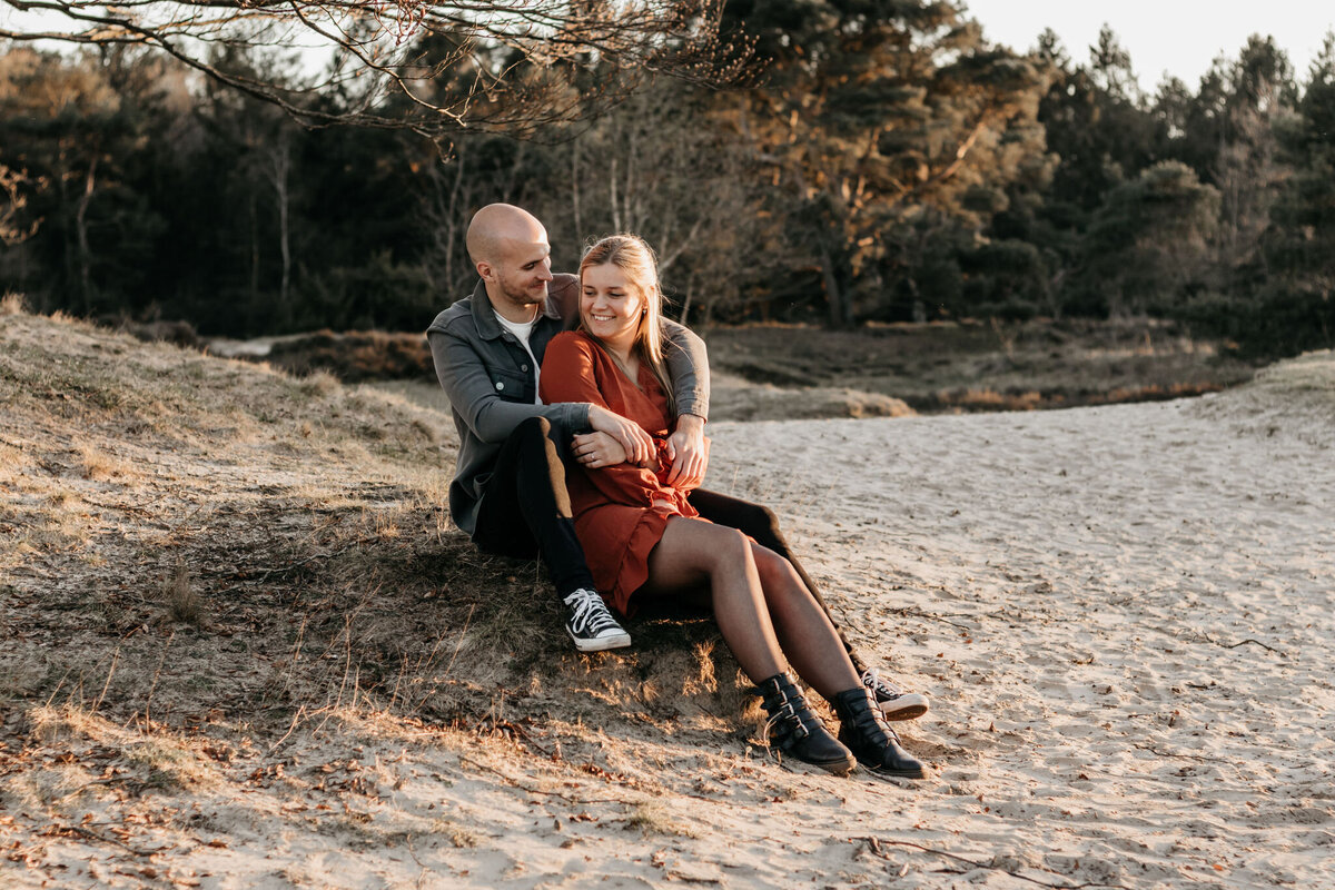 Sven & Ismay tijdens de loveshoot in Drenthe