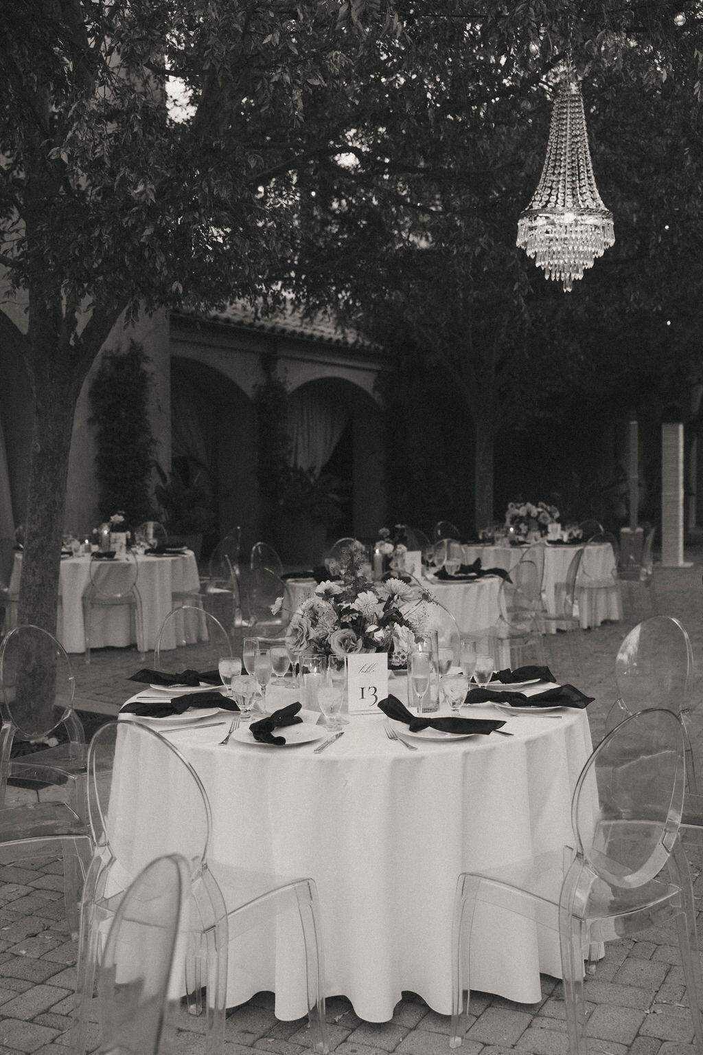 pretty-palm-leaf-event-co-molly-and-rodrigo-wedding-in-serra-plaza-47