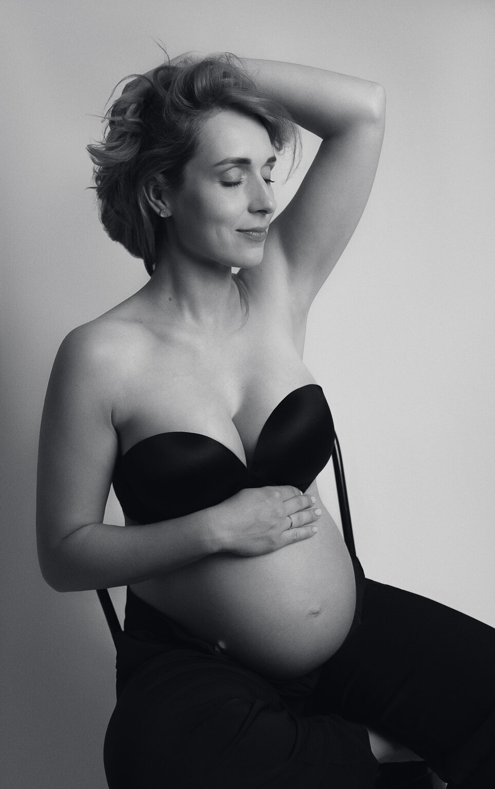 modern-maternity-boudoir-photo-studio-10