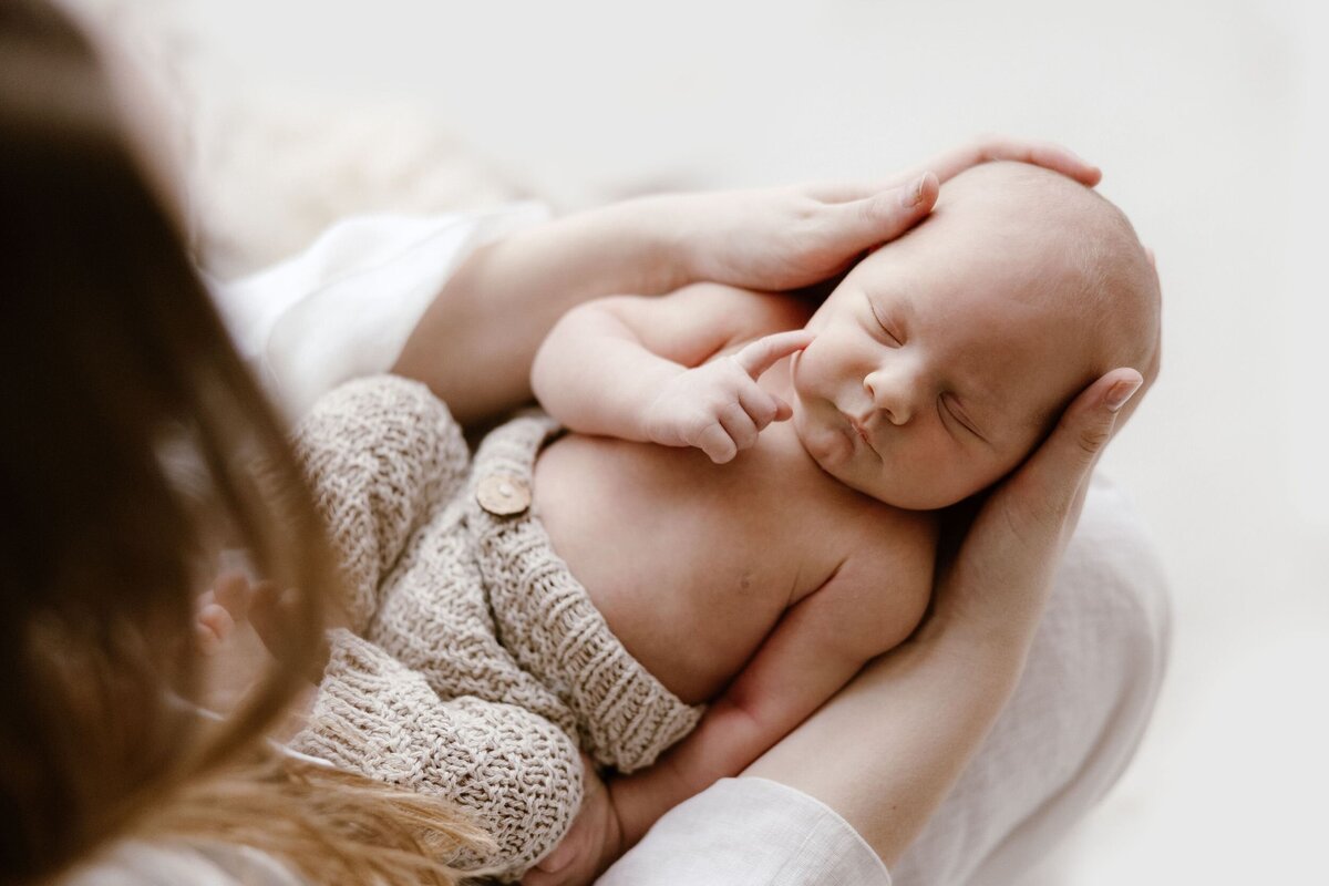 00005brendaolie-naturalnewborn-fotograaf 