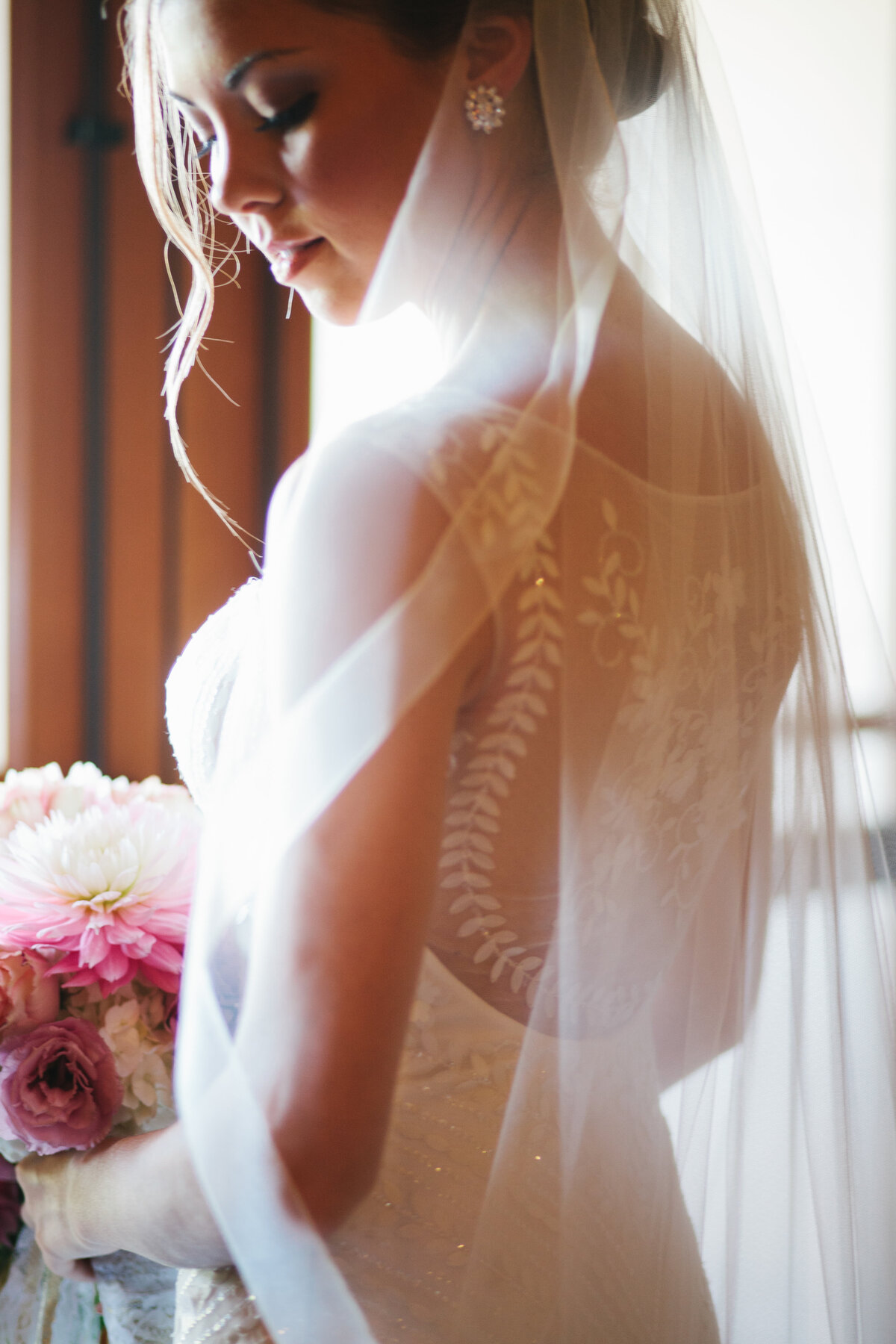 bridal-prep-at-zenith-vineyard-6