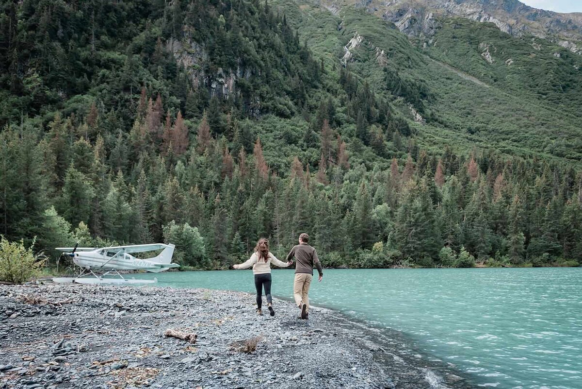 adventurous-engagement-shoot-in-alaska-Soul-and-Sky-Weddings