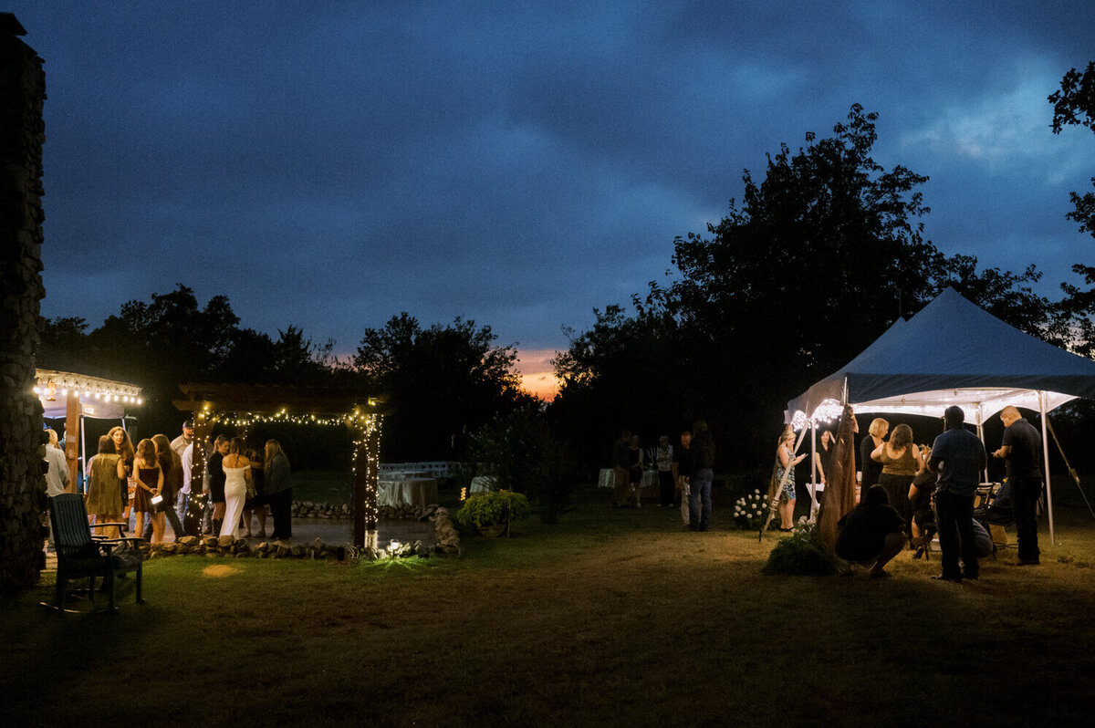 outdoor-reception-with-sunset-in-background