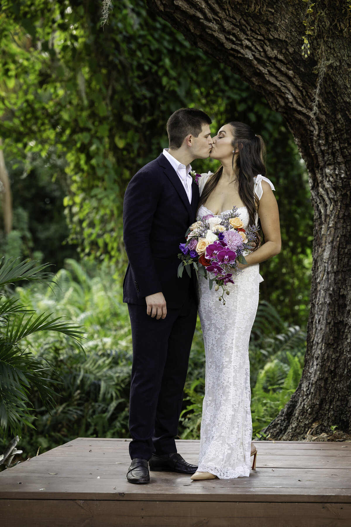 0374-cara-dehart-lewis-photography-del-favero-oasis-tampa-elopement-in-florida-chantilly-chic-celebrations