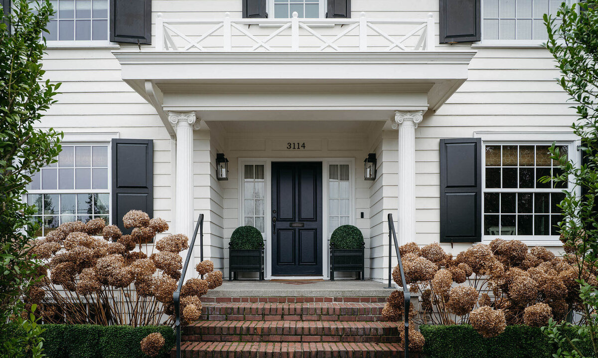 21-classic-colonial-black-shutters-white-house