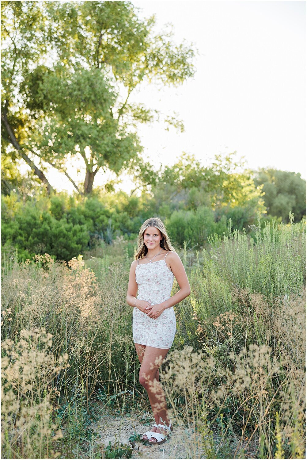 Neutral-Outfit-Insperation-Ideas-Family-Portraits-in-Menifee (14)