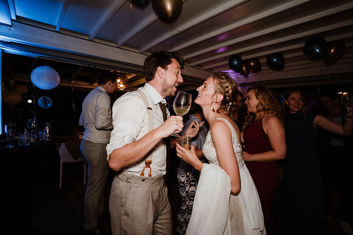 Zorg af en toe voor een momentje samen op de dansvloer voor de leukste foto's 