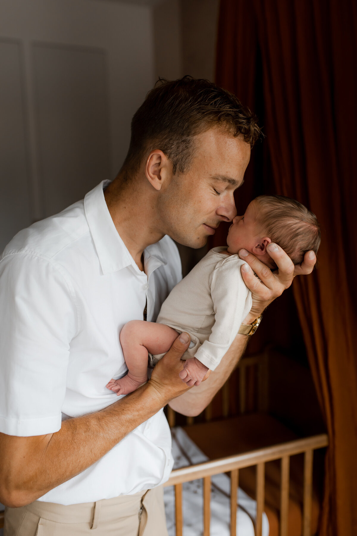 Newbornshoot van papa en baby