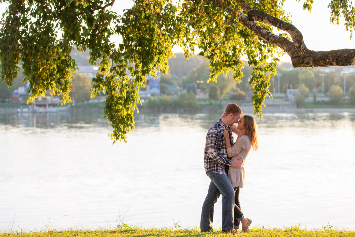City Island_20181003 Favorite Engagement Photos-0010_004