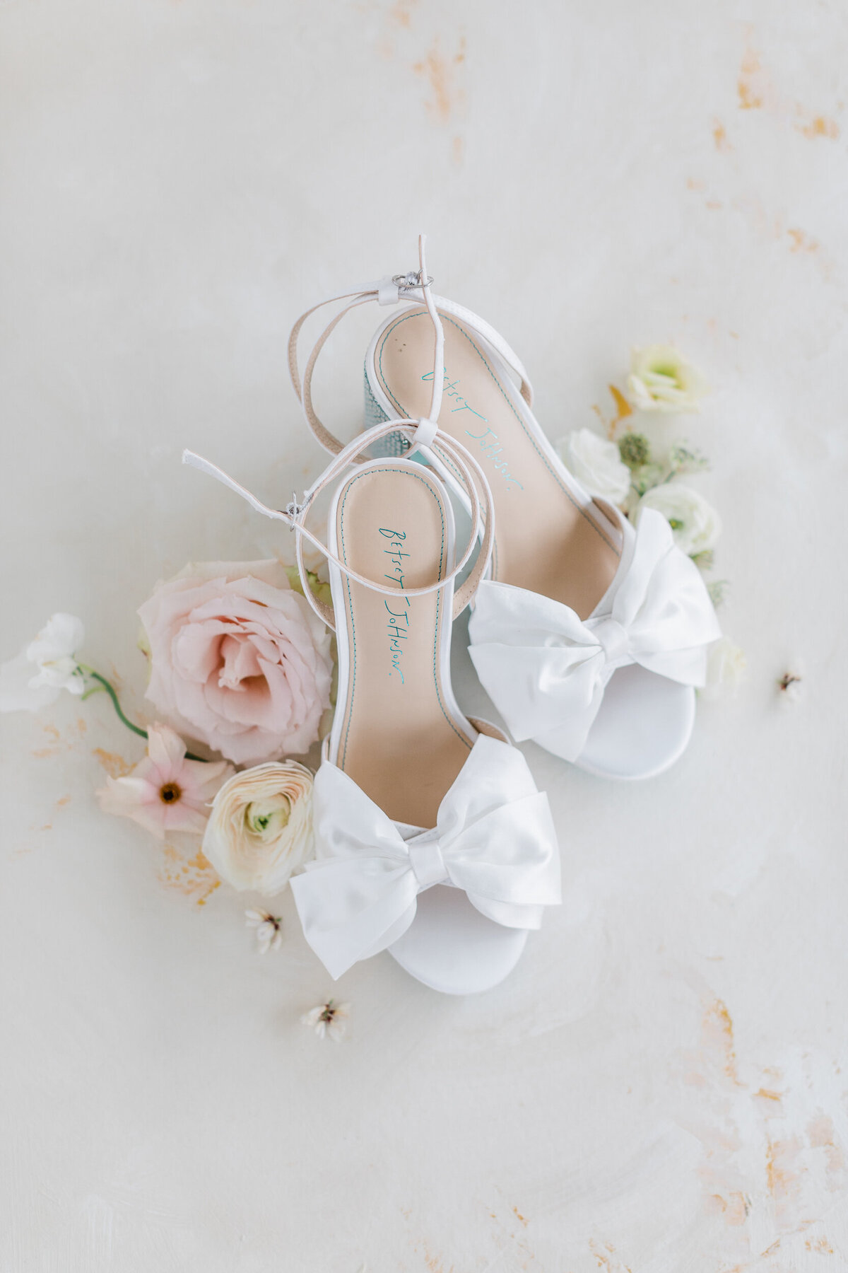 blush-and-cream-wedding-ideas-3