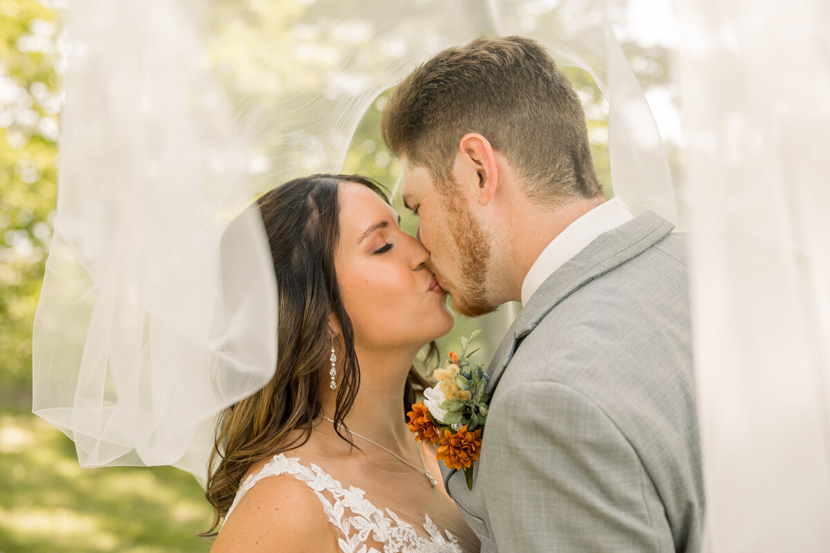 Bride and groom wedding photo in Alexandria MN