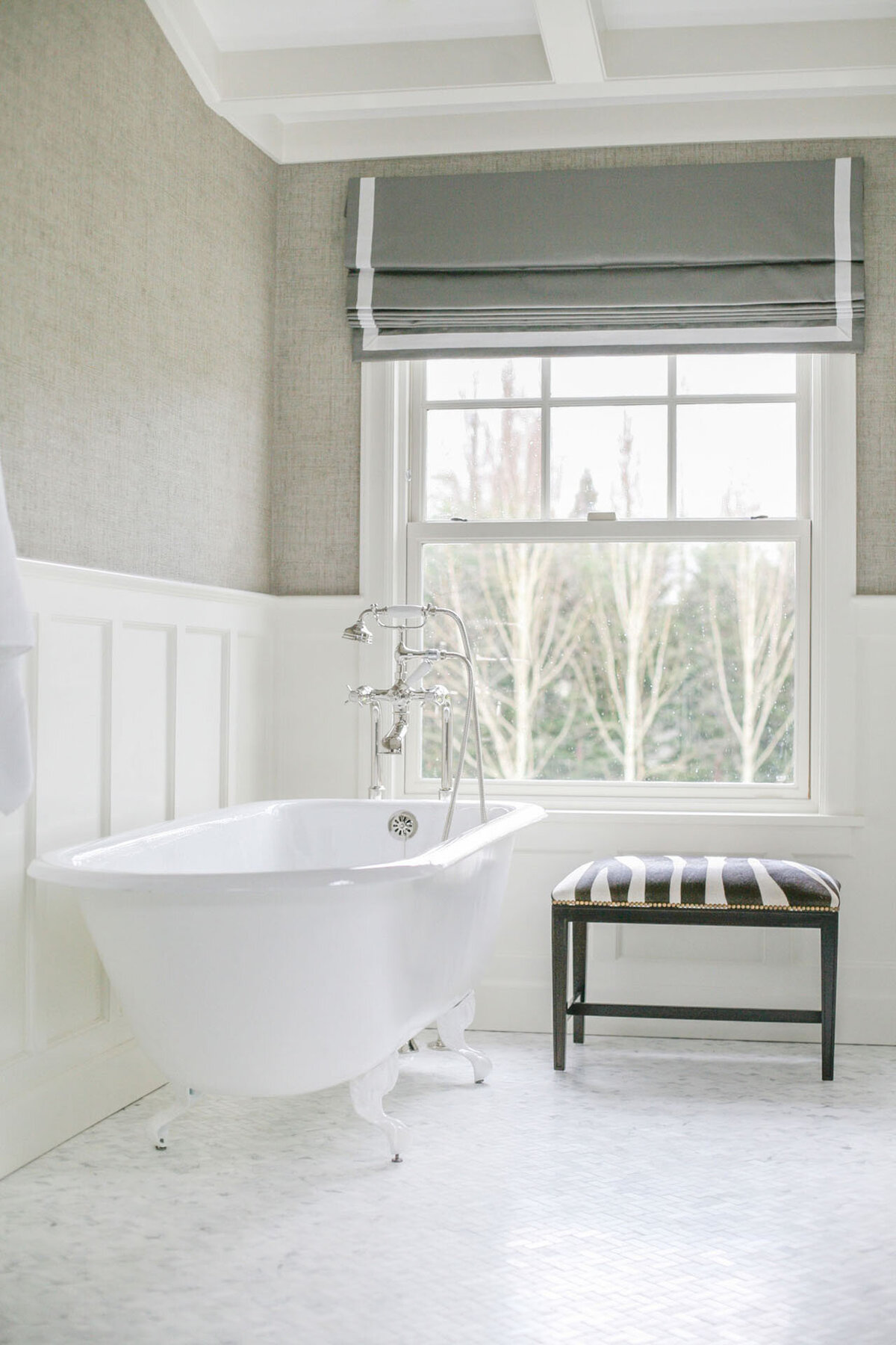 9-waterworks-soaking-tub-marble-mosaic-zebra-bench