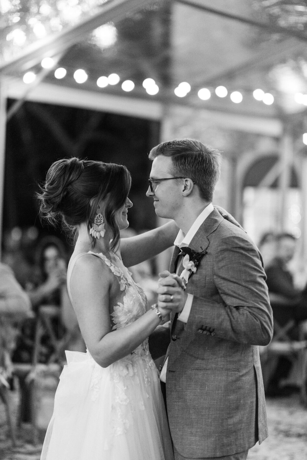 bride-groom-first-dance-1LD-W