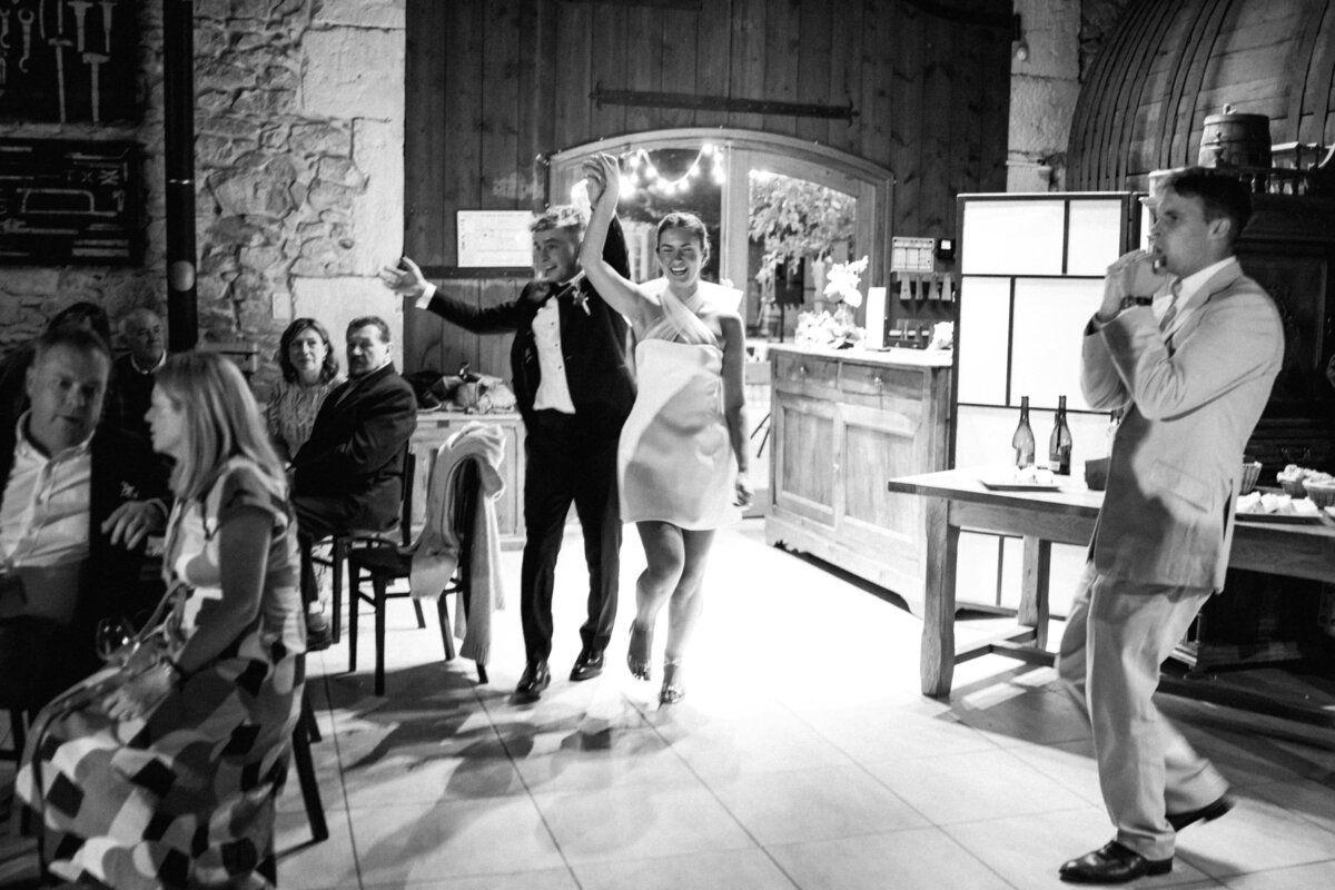 destination-wedding-first-dance-chateau-courtyard6