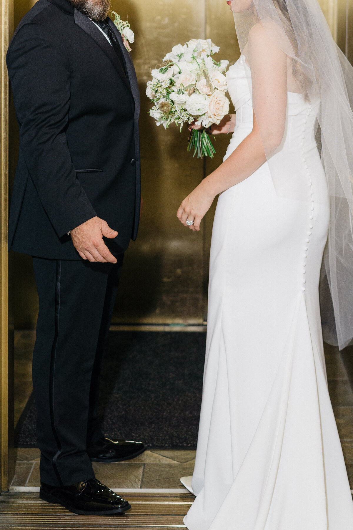 romantic-pittsburgh-courthouse-elopement
