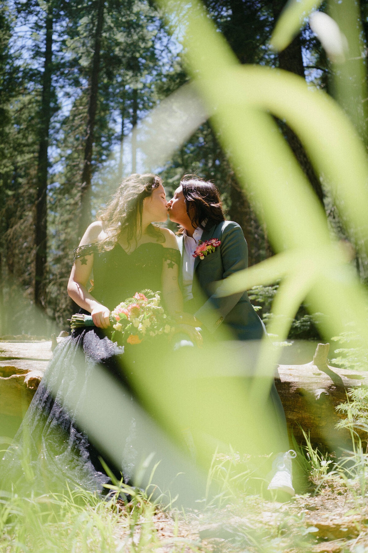 Portraits_Brenda&JanieElopementPhotos_OregonWeddingPhotographer_KuroCreativeHouse-37