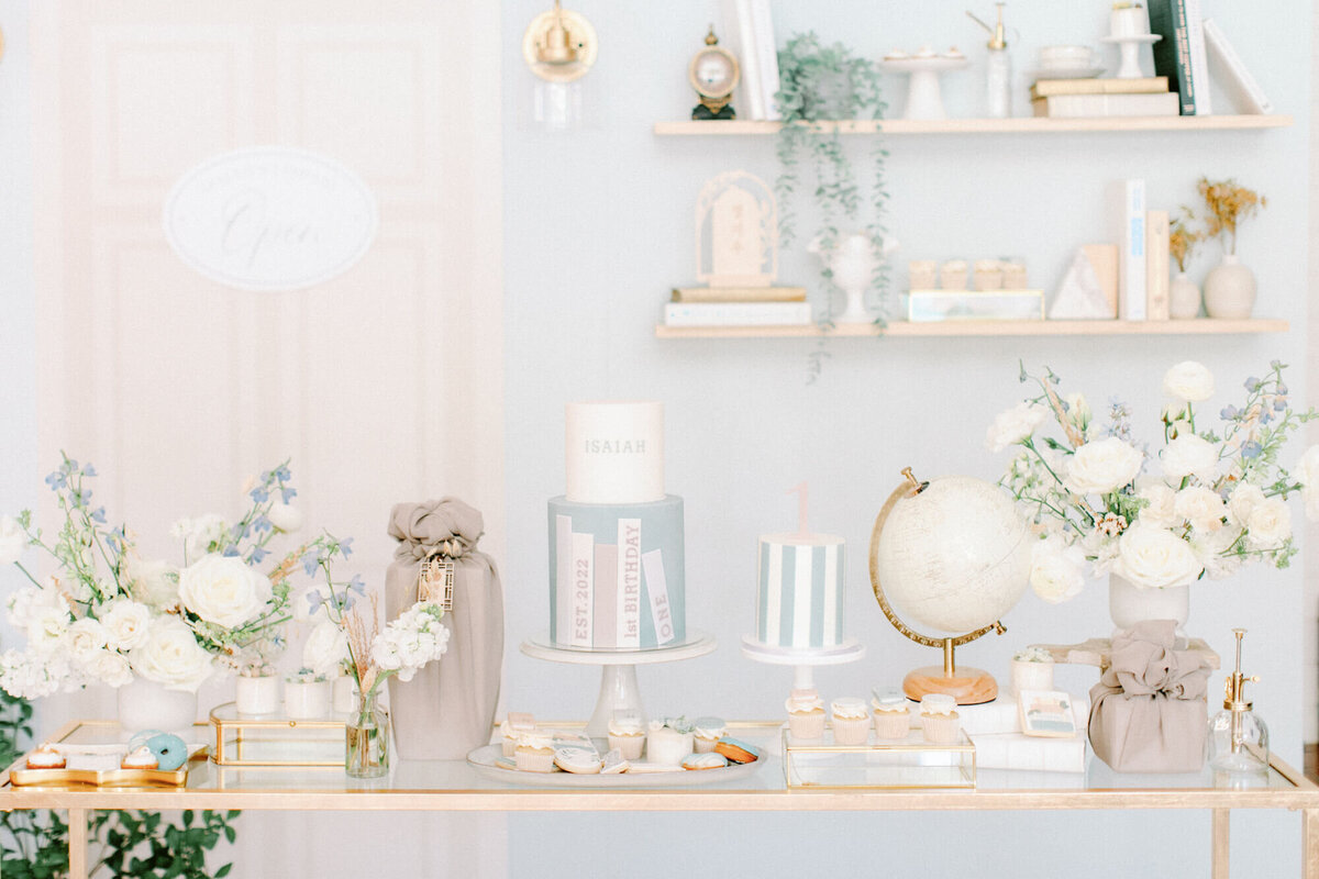 full display of birthday cake and smash cake for doljanchi first birthday