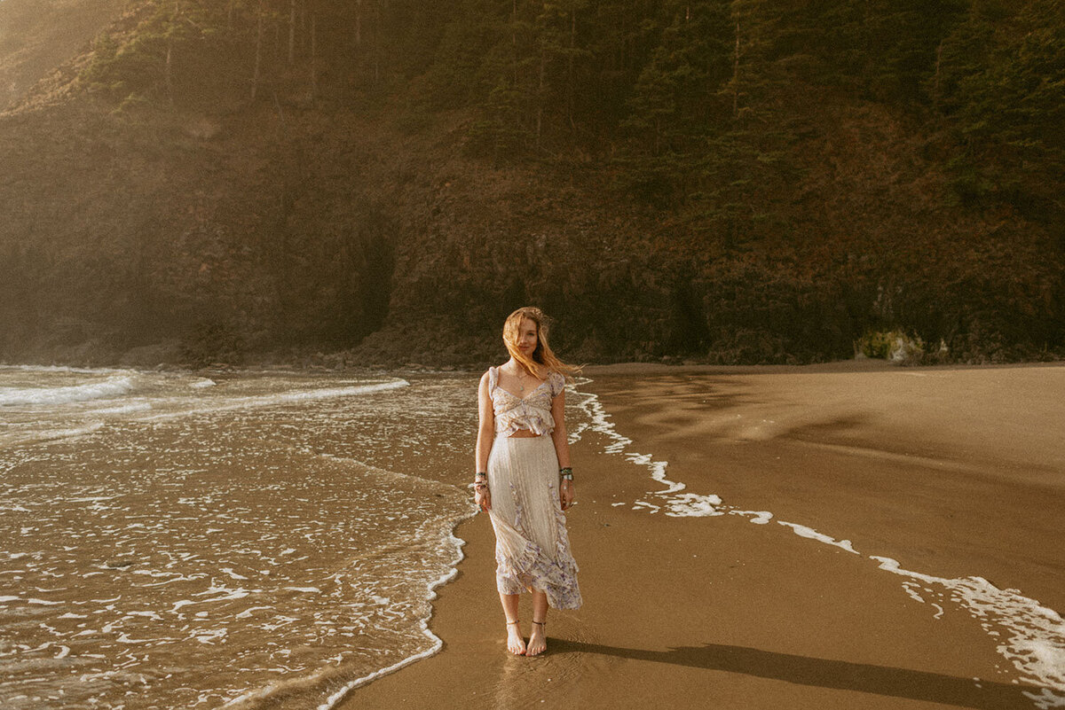 sierra-senior-photos-in-cannon-beach-senior-photography-by-emily-noelle-photo-034
